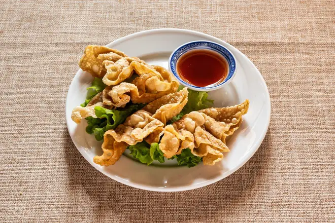 Raviolis frits croustillants et leur sauce